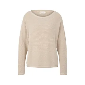 Knit pullover with structure