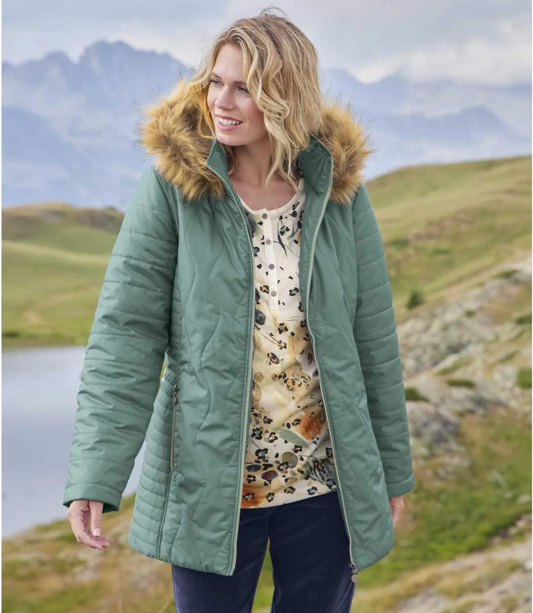 Lange wattierte Jacke mit Webpelz-Futter