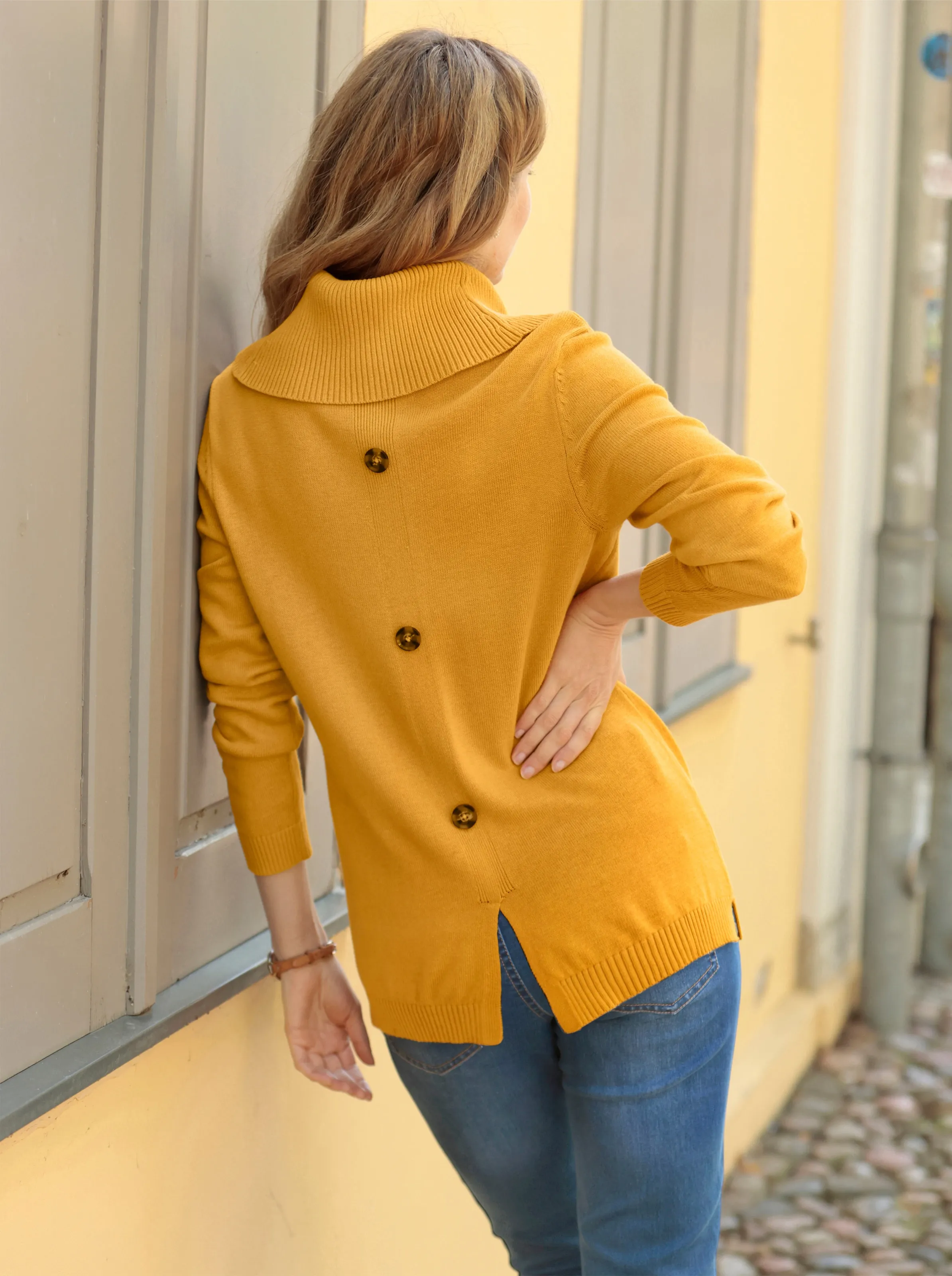 Rollkragenpullover in ocker
