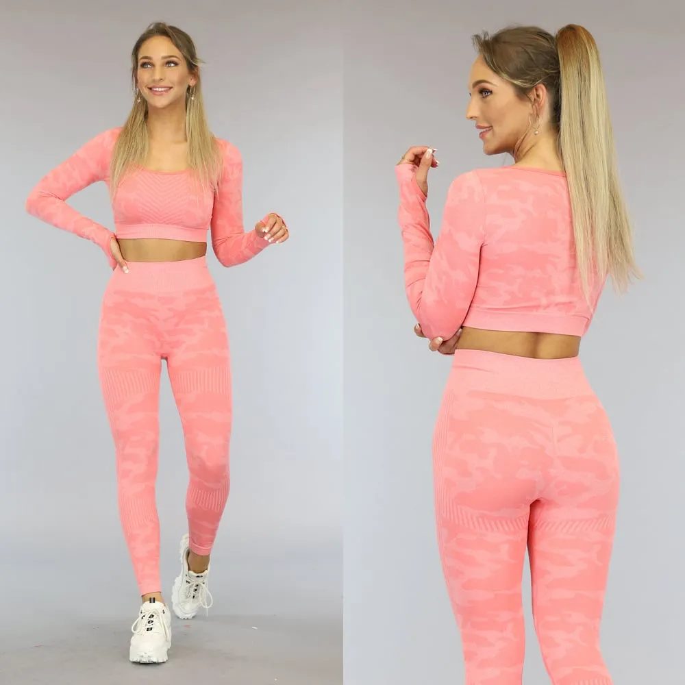 Rosa Langarm-Sport-Set mit Camouflage-Aufdruck